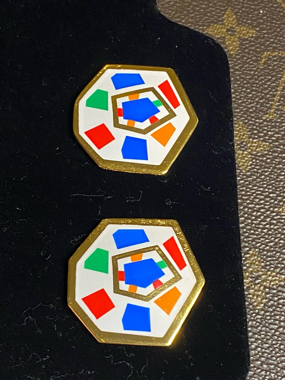Vintage 90s Avon Color Graphics MCM
Geometric Enamel Heptagon Earrings Mod